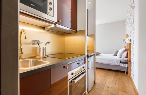 Aubenas Hotel | Villa Elisa. M
