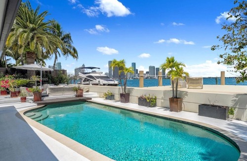 Venetian Islands Villa | Villa Élysée Waterfront + City Skyline with Pool