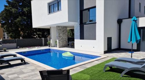 Kastel Luksic Villa | VILLA EMA KASTELA with private heated pool