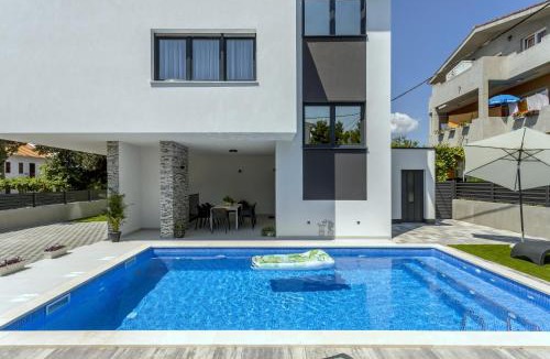 Kastel Luksic Villa | VILLA EMA KASTELA with private heated pool