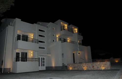 Starigrad Apartment | Villa Ema, where the sea touches the mountains. No agency or travel agency !