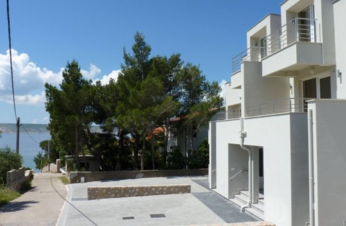 Starigrad Apartment | Villa Ema, where the sea touches the mountains. No agency or travel agency !