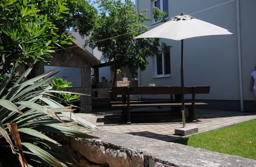 Starigrad Apartment | Villa Ema, where the sea touches the mountains. No agency or travel agency !