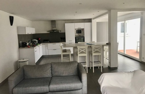 Sete Villa | Villa en 1ère ligne sur l’Étang de Thau – Piscine