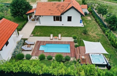 Velim House | Villa Ena with Pool & Jacuzzi