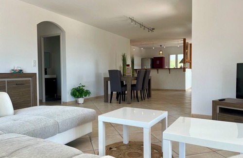 Barjac Villa | Villa Enalia, Piscine Chauffée, vue sur les Vignes et les Lavandes