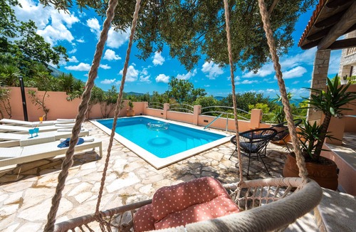 Zavrelje Villa | Villa Enjoy - Luxury house with Private Beach & Pool