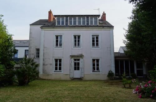 Caserne Mellinet Villa | VILLA EPERONNIERE