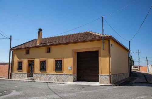 Martin Munoz de las Posadas House | Villa Donas