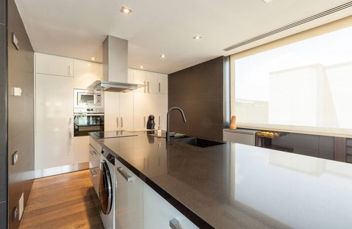 El Papiol Villa | Villa 'Espai Oliveres' with Private Pool, Wi-Fi, and Air Conditioning
