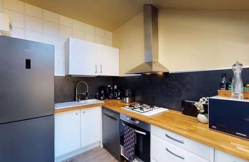 Villedieu-les-Poeles House | Villa et Cour du Paradis 22 Pers ensemble de gites