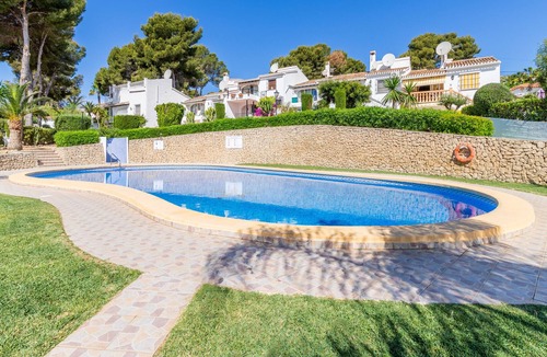 Pinar del Advocat House | Villa 'Eucaliptus 16' with Shared Pool, Wi-Fi and Air Conditioning