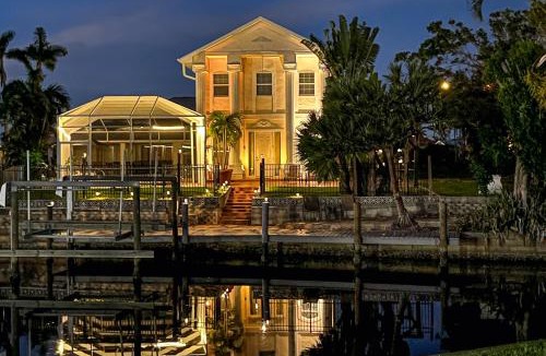 Yacht Club House | Villa Euphoria
