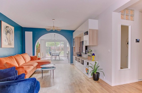 Saint-Quentin-en-Yvelines House | Villa : Explorez les Trésors Cachés, Entouré de Charme et Attractions!