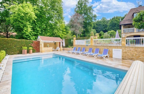 Le Lardin-Saint-Lazare Villa | Villa Forestière
