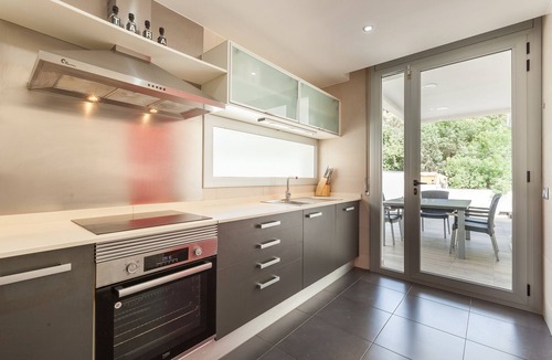 Canyelles Villa | Villa 'Familiar con Piscina a 5min de Sitges' with Mountain View, Wi-Fi and Air Conditioning