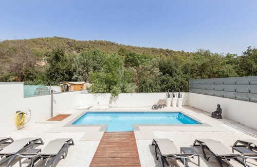 Canyelles Villa | Villa 'Familiar con Piscina a 5min de Sitges' with Mountain View, Wi-Fi and Air Conditioning