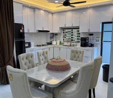 Kota Bharu Villa | Villa Family