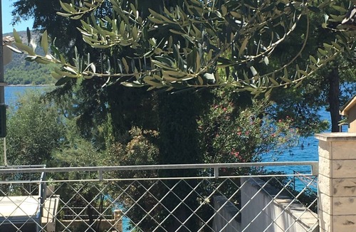 Seget Vranjica House | Villa FIG, Cosy Semidetached House@Vranjica-Trogir, Beach40m