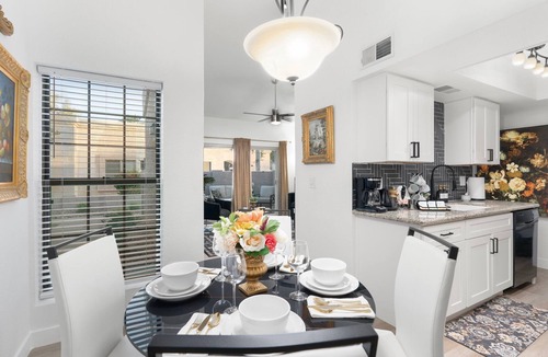 Chandler Villa | ~Villa Fiore~ 2 King Beds & Swimming Pool!