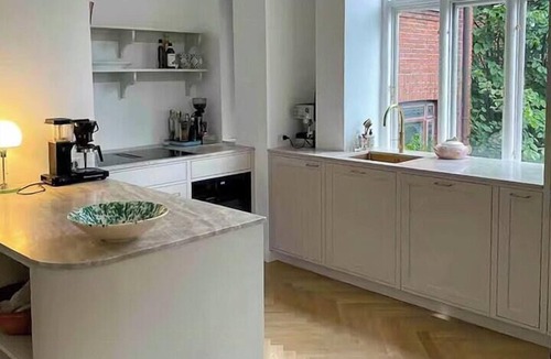 Valby Apartment | Villa flat with stucco ceilings in Valby