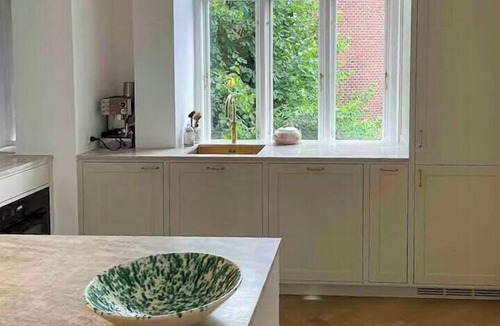 Valby Apartment | Villa flat with stucco ceilings in Valby
