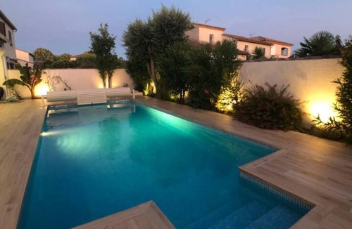 Lattes Apartment | Villa Flavie Jardin Barcecue Electric Bollard