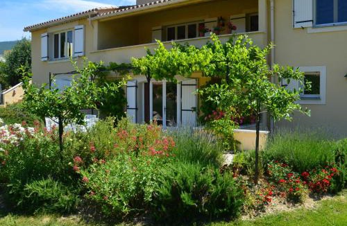 Montbrun-les-Bains Apartment | Villa Fleury Studio