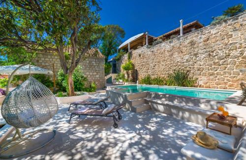Pile Villa | Villa Flores Garden