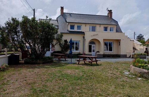 Saint-Martin de Brehal Villa | villa for 10 people