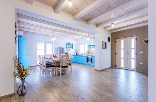 Muzini Villa | Villa for 10 people with pool and hydromassage