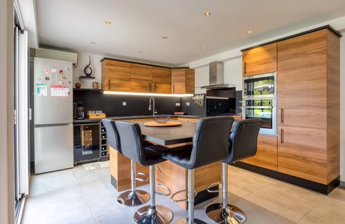Perols Villa | Villa for 6 People with Private Pool, Wi-Fi, and Air Conditioning