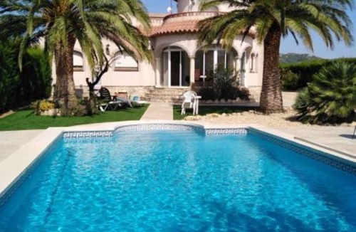 Les Tres Cales Ski Chalet | Villa for 8 people with private pool in Urb. three cales