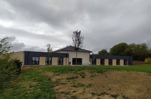 Hesdin-l'Abbe Villa | Villa for 8 people on a horse farm