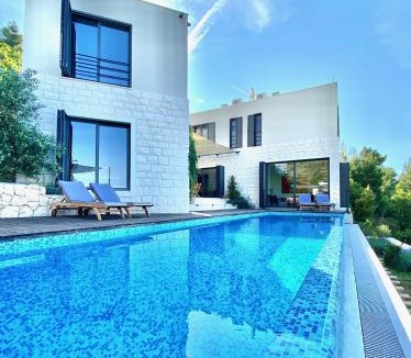Mimice Villa | Villa FORTE-Exclusive Retreat, Heated Infinity Pool & Amazing Views