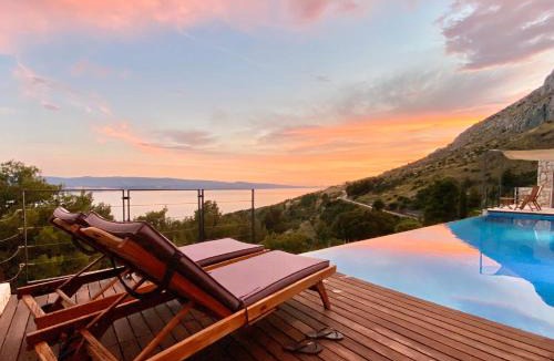 Mimice Villa | Villa FORTE-Exclusive Retreat, Heated Infinity Pool & Amazing Views