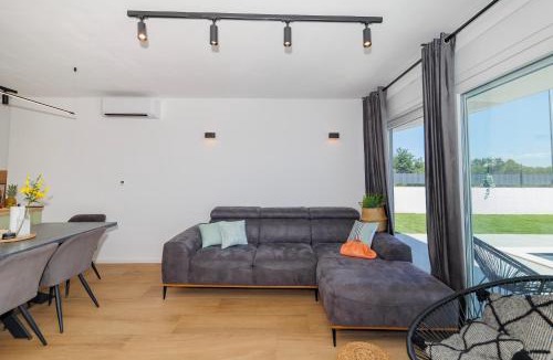 Lovinac Villa | Villa Fortunata Countryside Escape with Pool