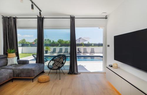 Lovinac Villa | Villa Fortunata Countryside Escape with Pool