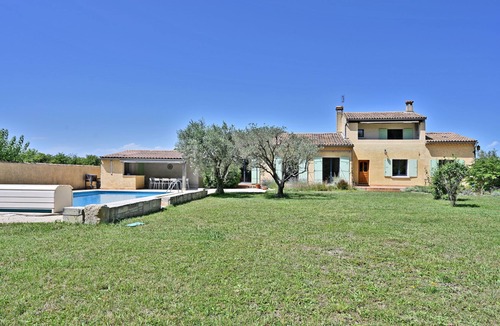 Entraigues-sur-la-Sorgue Villa | Villa LES Deux Pinsjardin Piscine Provence