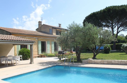 Entraigues-sur-la-Sorgue Villa | Villa LES Deux Pinsjardin Piscine Provence