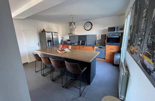 Jonquieres-Saint-Vincent House | Villa with pool and jacuzzi