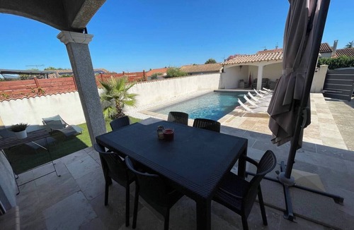 Jonquieres-Saint-Vincent House | Villa with pool and jacuzzi