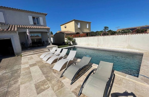 Jonquieres-Saint-Vincent House | Villa with pool and jacuzzi