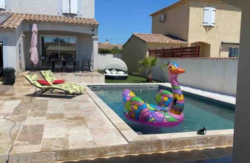 Jonquieres-Saint-Vincent House | Villa with pool and jacuzzi