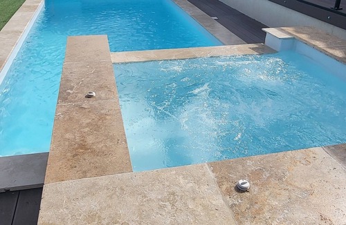 Montaren-et-Saint-Mediers House | Villa Piscine view