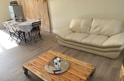 Saint-Etienne-de-Fougeres Villa | Villa Détente Jacuzzi