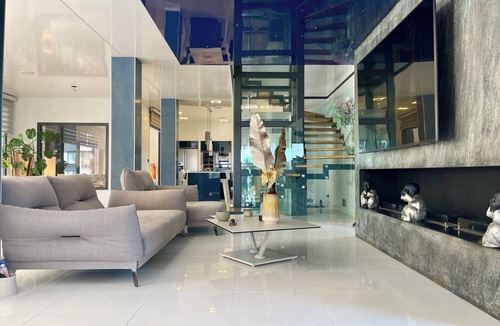 Saint-Clement-de-Riviere Villa | Villa Nirvana Luxury Escape