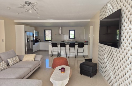 Saint-Crepin-et-Carlucet Villa | Villa with heated indoor pool