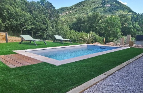 Saint-Georges-de-Luzencon House | Villa rental & Bed & Breakfast with mini spa pool