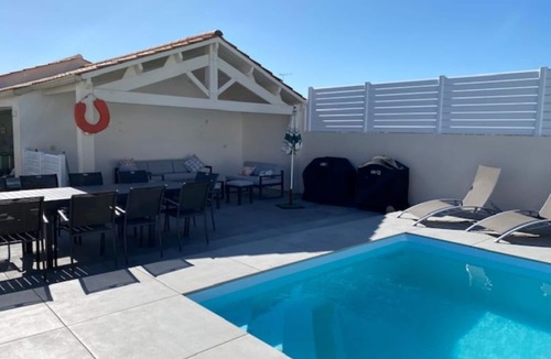 Saint-Gilles-Croix-de-Vie Villa | Villa with terrace for 10, 700 m from the beach, 400 m from shops and market